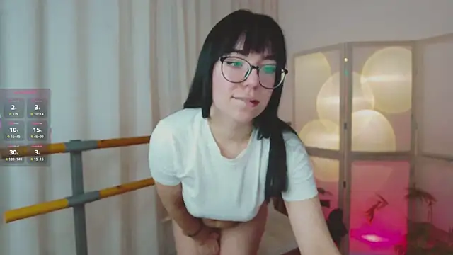 Avelyne  online show from 10, 11, 2025