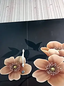 tulip-bae online show from 6, 10, 2025