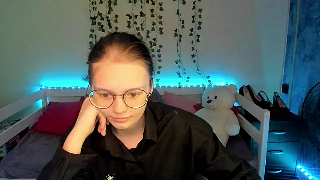 shy elina01 online show from 4, 10, 2025