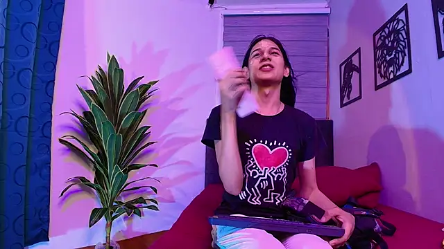 Nikki Vesper online show from 26, 5, 2026