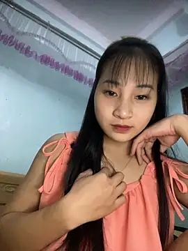 Snapshot of banlinh004 chatting on 12, 10, 2025 banlinh004 online show from 12, 10, 2025