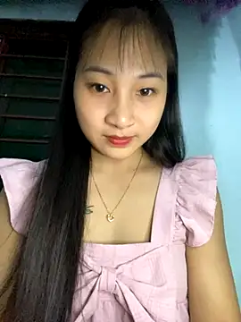 Snapshot of banlinh004 chatting on 13, 10, 2025 banlinh004 online show from 13, 10, 2025