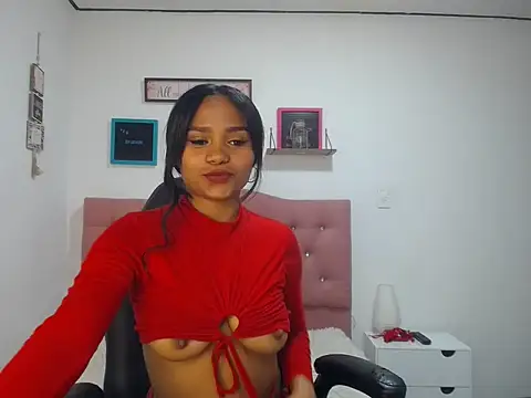 Snapshot of Sofiahot_83 chatting on 14, 10, 2025 Sofiahot 83 online show from 14, 10, 2025