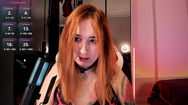 Snapshot of MissNyrra chatting on 12, 10, 2025 MissNyrra online show from 12, 10, 2025