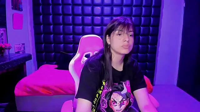 Snapshot of Violetta_Swett_ chatting on 1, 12, 2025 Violetta Swett online show from 1, 12, 2025