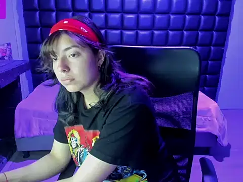 Violetta Swett  online show from 15, 12, 2025