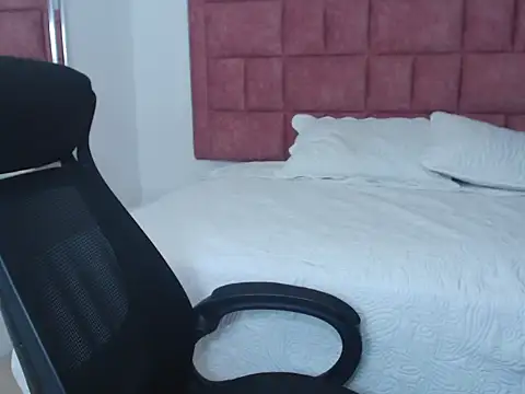 Snapshot of sweetsubmisaxox chatting on 29, 11, 2025 sweetsubmisaxox online show from 29, 11, 2025