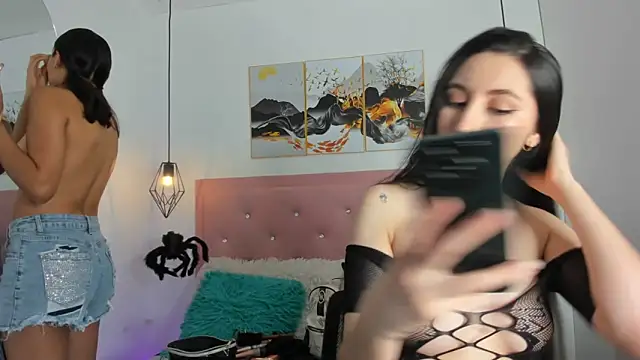 Snapshot of kiara_and_christy chatting on 18, 10, 2025 kiara and christy online show from 18, 10, 2025