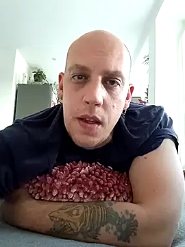 Snapshot of Kobradera1984 chatting on 15, 10, 2025 Kobradera1984 online show from 15, 10, 2025