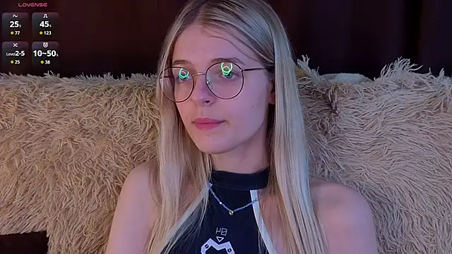 MonicaShiny online show from 19, 11, 2025