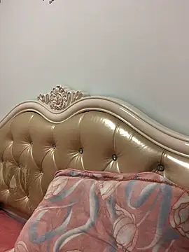 Snapshot of Mile-m chatting on 8, 3, 2026 Mile-m online show from 8, 3, 2026