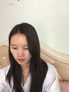 Snapshot of Mile-m chatting on 4, 4, 2026 Mile-m online show from 4, 4, 2026