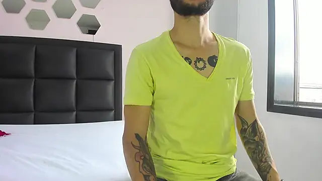 Snapshot of 2_fire chatting on 18, 12, 2025 2 fire online show from 18, 12, 2025