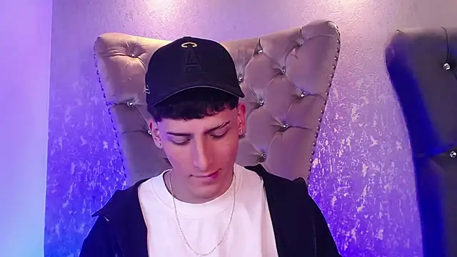 MateoMitchell online show from 22, 10, 2025