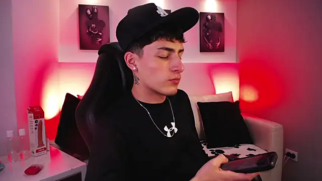 Snapshot of MateoMitchell chatting on 16, 1, 2026 MateoMitchell online show from 16, 1, 2026