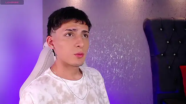 Snapshot of MateoMitchell chatting on 5, 2, 2026 MateoMitchell online show from 5, 2, 2026