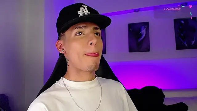 Snapshot of MateoMitchell chatting on 8, 2, 2026 MateoMitchell online show from 8, 2, 2026