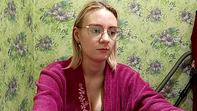 Snapshot of _SwimmyGrl_ chatting on 23, 10, 2025 SwimmyGrl online show from 23, 10, 2025