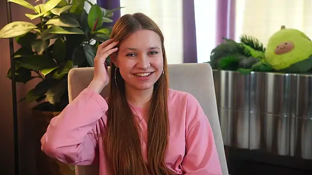 Snapshot of MarindaRuud chatting on 5, 10, 2025 MarindaRuud online show from 5, 10, 2025