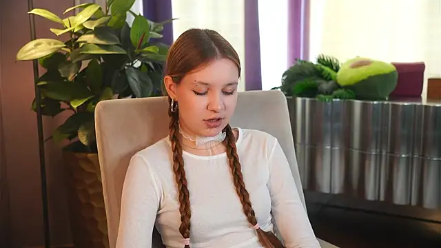 Snapshot of MarindaRuud chatting on 6, 10, 2025 MarindaRuud online show from 6, 10, 2025