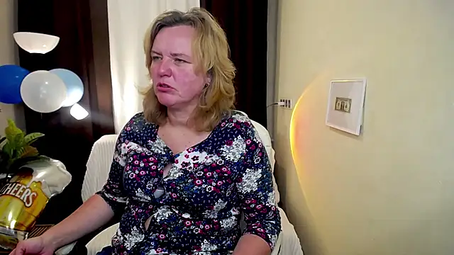 Snapshot of VestaWoody chatting on 5, 10, 2025 VestaWoody online show from 5, 10, 2025