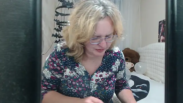 Snapshot of VestaWoody chatting on 12, 10, 2025 VestaWoody online show from 12, 10, 2025