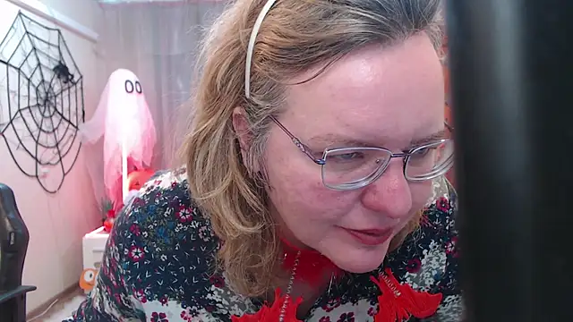 Snapshot of VestaWoody chatting on 16, 10, 2025 VestaWoody online show from 16, 10, 2025