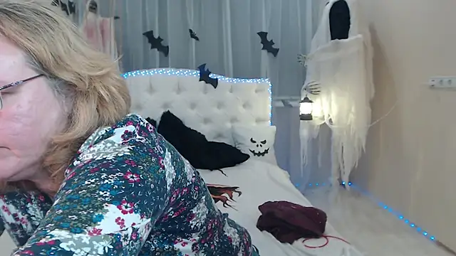 Snapshot of VestaWoody chatting on 17, 10, 2025 VestaWoody online show from 17, 10, 2025