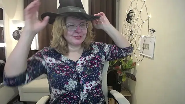 Snapshot of VestaWoody chatting on 29, 10, 2025 VestaWoody online show from 29, 10, 2025