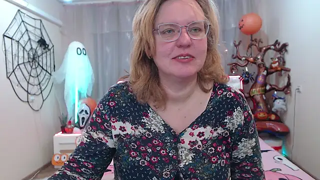 Snapshot of VestaWoody chatting on 3, 11, 2025 VestaWoody online show from 3, 11, 2025