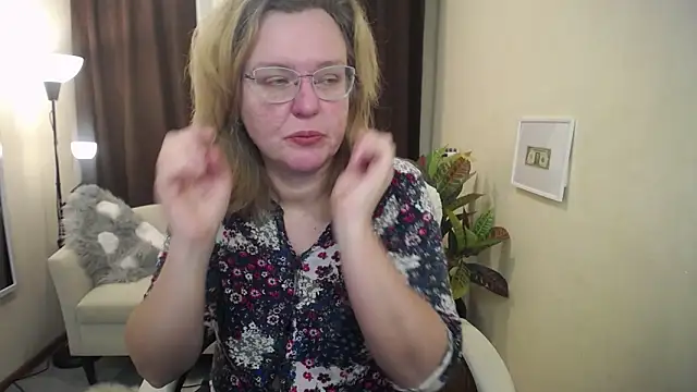 Snapshot of VestaWoody chatting on 13, 11, 2025 VestaWoody online show from 13, 11, 2025