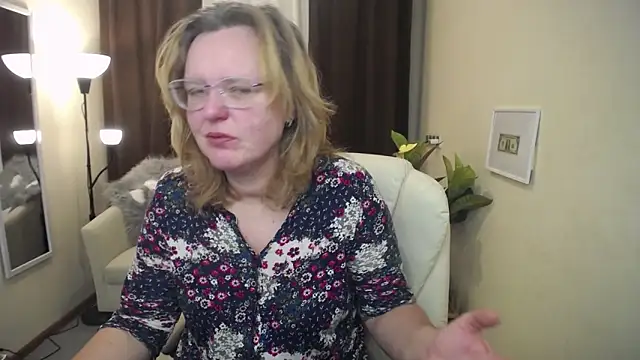 Snapshot of VestaWoody chatting on 17, 11, 2025 VestaWoody online show from 17, 11, 2025