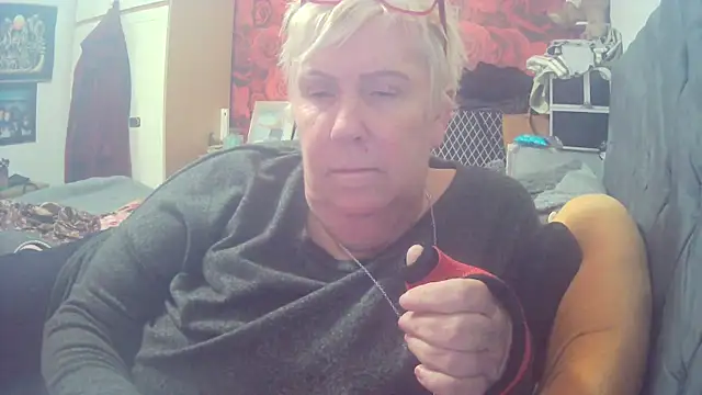 Playful MILF Demi online show from 20, 10, 2025