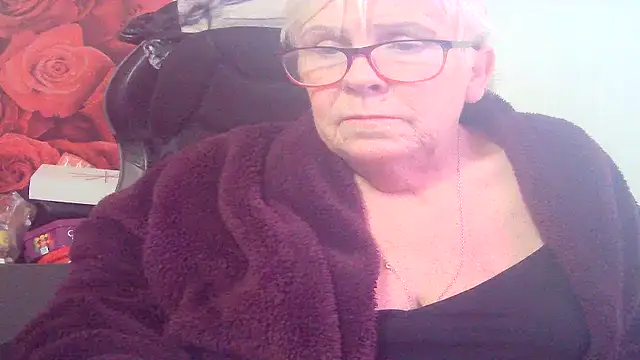 Playful MILF Demi online show from 15, 4, 2026