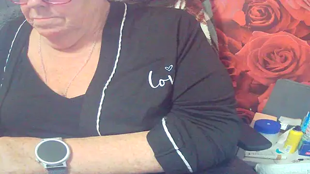 Playful MILF Demi online show from 13, 5, 2026