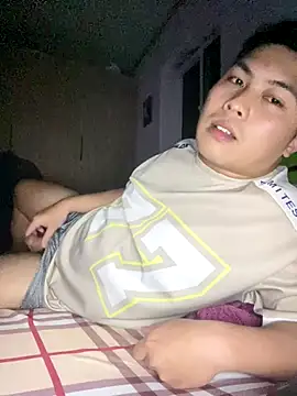 Snapshot of Zynzel chatting on 4, 10, 2025 Zynzel online show from 4, 10, 2025