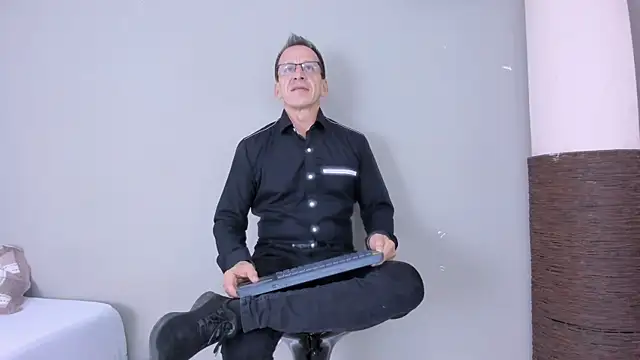  axelking  online show from 10, 11, 2025