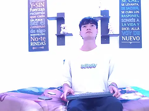 Snapshot of alex_russo__ chatting on 12, 10, 2025 alex russo online show from 12, 10, 2025