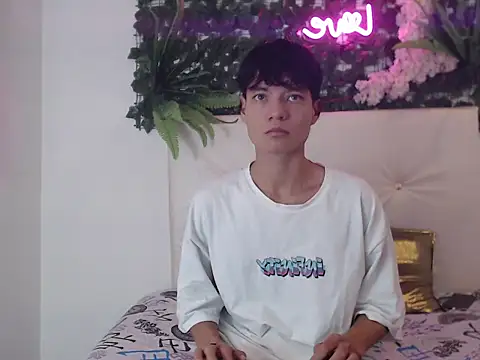 Snapshot of alex_russo__ chatting on 24, 10, 2025 alex russo online show from 24, 10, 2025