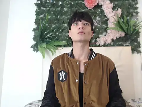 Snapshot of alex_russo__ chatting on 25, 10, 2025 alex russo online show from 25, 10, 2025