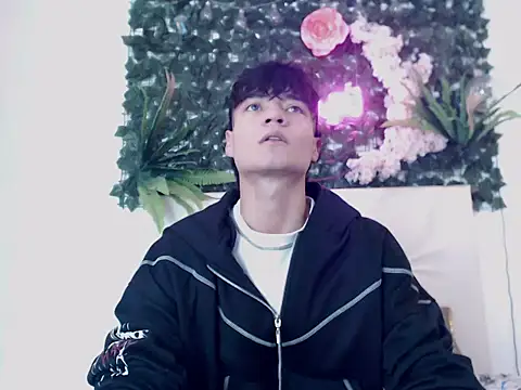 Snapshot of alex_russo__ chatting on 28, 10, 2025 alex russo online show from 28, 10, 2025