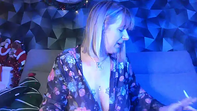 Snapshot of Delichieuse5 chatting on 10, 12, 2024 Delichieuse5 online show from 10, 12, 2024