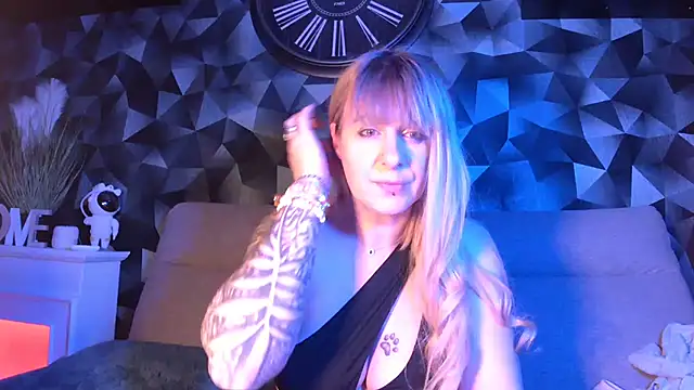 Snapshot of Delichieuse5 chatting on 18, 2, 2025 Delichieuse5 online show from 18, 2, 2025