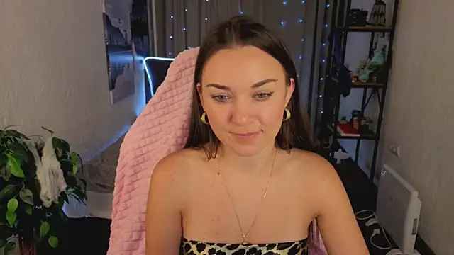 Snapshot of Madison_Golden chatting on 5, 11, 2025 Madison Golden online show from 5, 11, 2025