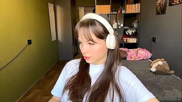 Snapshot of MysticAlisa chatting on 2, 12, 2025 MysticAlisa online show from 2, 12, 2025