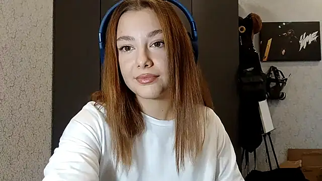 Snapshot of RavenGirlThier chatting on 6, 10, 2025 RavenGirlThier online show from 6, 10, 2025