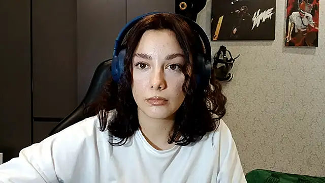 Snapshot of RavenGirlThier chatting on 10, 10, 2025 RavenGirlThier online show from 10, 10, 2025