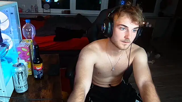 Snapshot of WolkenJunge2006 chatting on 5, 10, 2025 WolkenJunge2006 online show from 5, 10, 2025