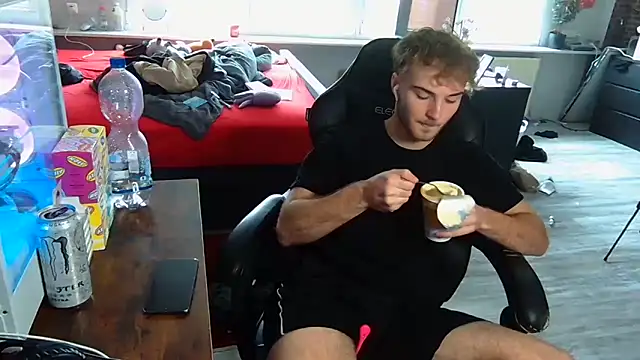 Snapshot of WolkenJunge2006 chatting on 7, 10, 2025 WolkenJunge2006 online show from 7, 10, 2025