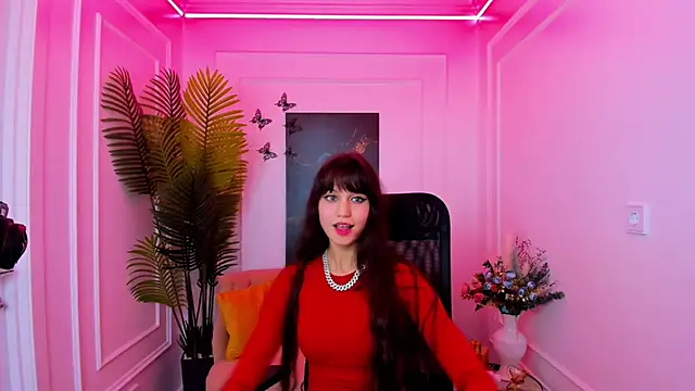 TiffanyYounge online show from 17, 11, 2025